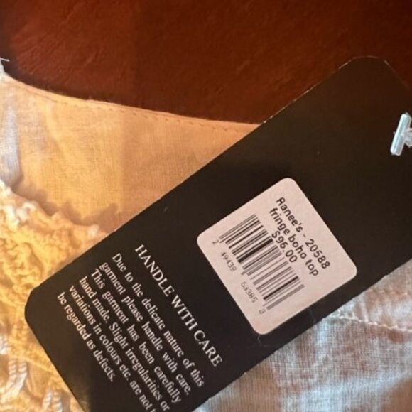 Womens White Lace Bell Sleeve Boho Top By Ranee sz medium Small hole see pic - Picture 8 of 10